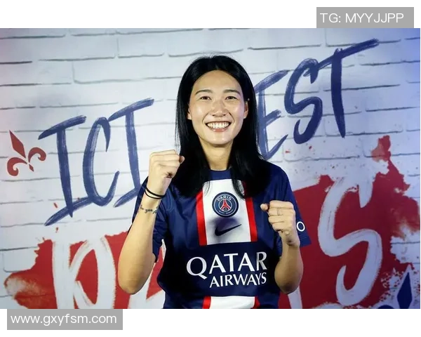 女足球星莉娜的成长历程与辉煌成就揭秘